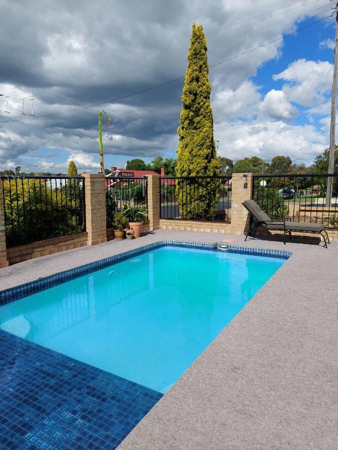 Settlers Motor Inn Тентерфілд Екстер'єр фото