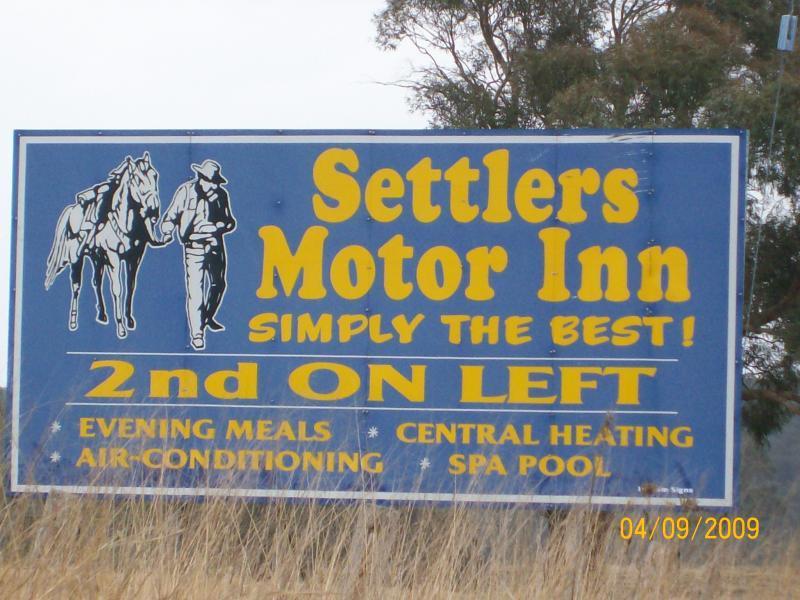 Settlers Motor Inn Тентерфілд Екстер'єр фото